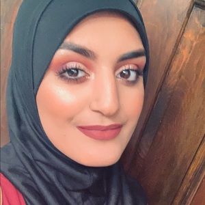 Meet your Posher, Demua